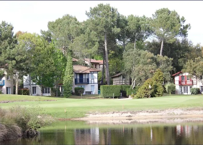 Maison villa Lilou, Pierre et vacances, avec piscine, vue sur le golf, plage à 10 min à pied