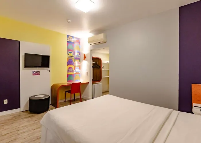 Ibis Styles Balneário Camboriú - 1 Quadra do Mar Hotel