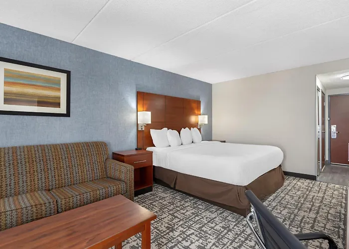 Best Western Plus Fresno Airport Hotel