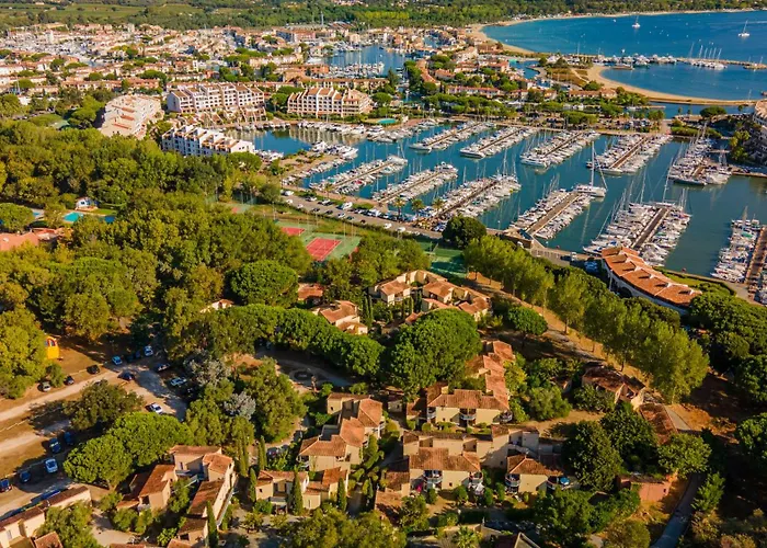 Marina Hôtel Club à 2 minutes de la Plage Cogolin