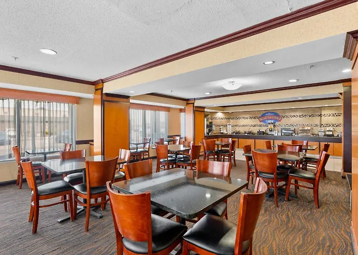 Baymont By Wyndham Madison Heights Detroit Area Hotel