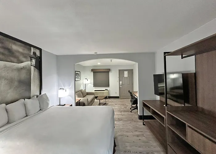 Super 8 By Wyndham Clovis