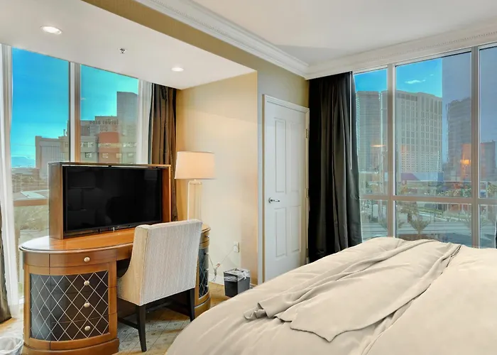Stripviewsuites At Signature