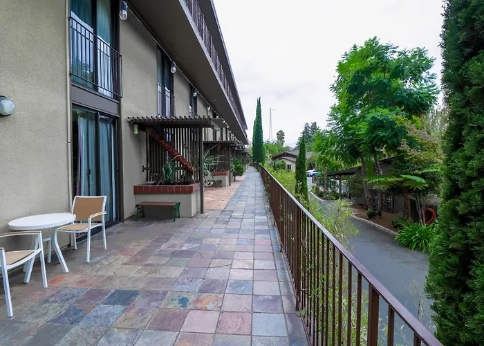 Palo Alto Hotels With Pool