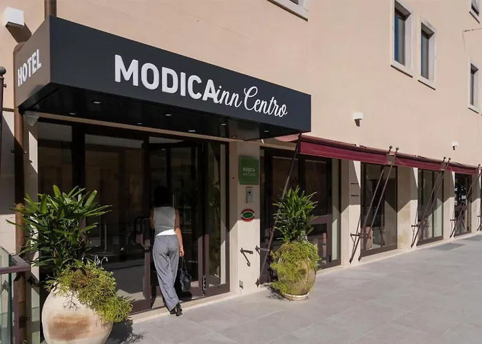 Hotel con piscina a Modica