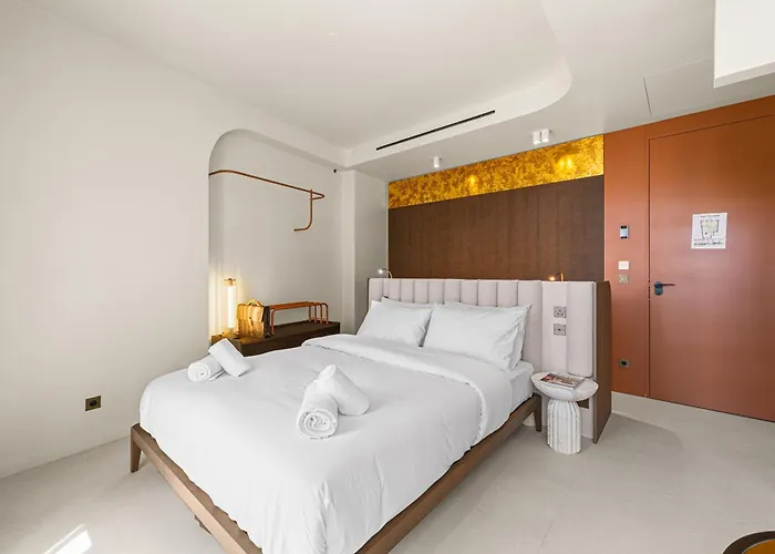 Modern Waikiki Hotel