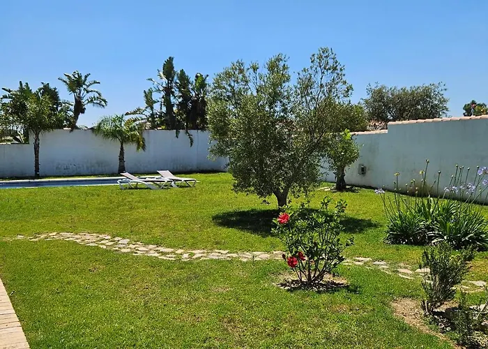 Las Casitas de la Barrosa con jardín y piscina