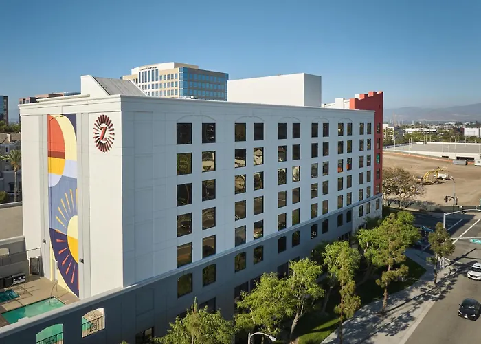 Zessa Orange County Airport, A Doubletree By Hilton