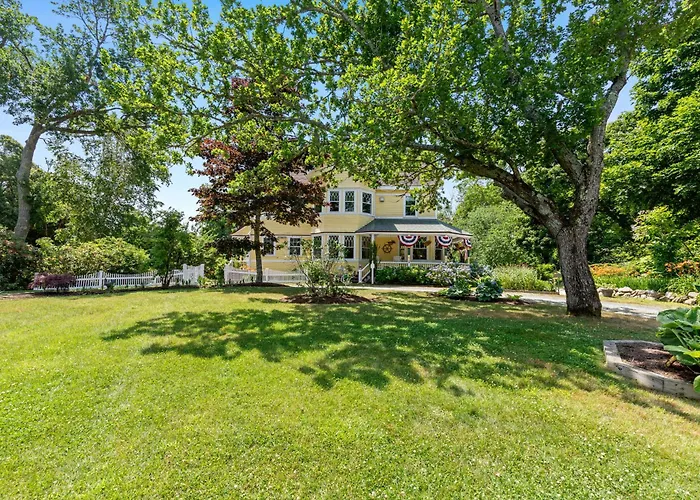 Inn At The Oaks