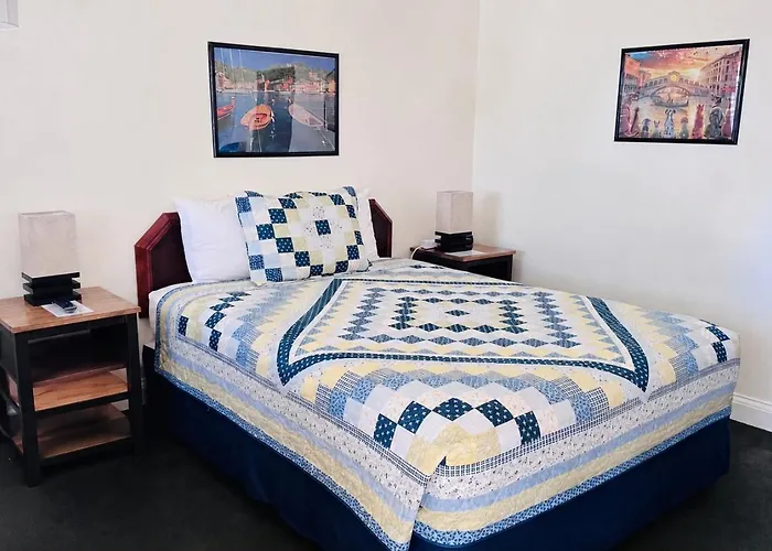 Golden West Motel