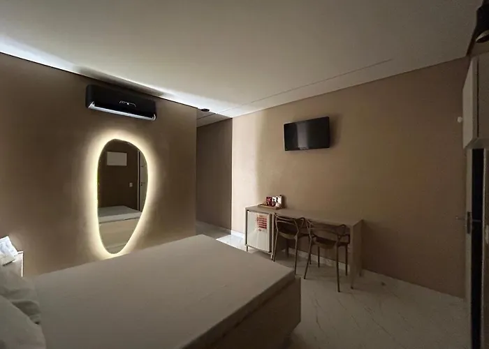 Ellus Motel