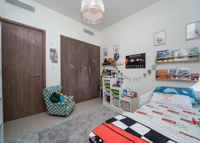 Parkside 3 Bed Family Villa With Garden Tilal Al Ghaf