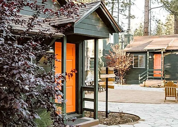 Noon Lodge
