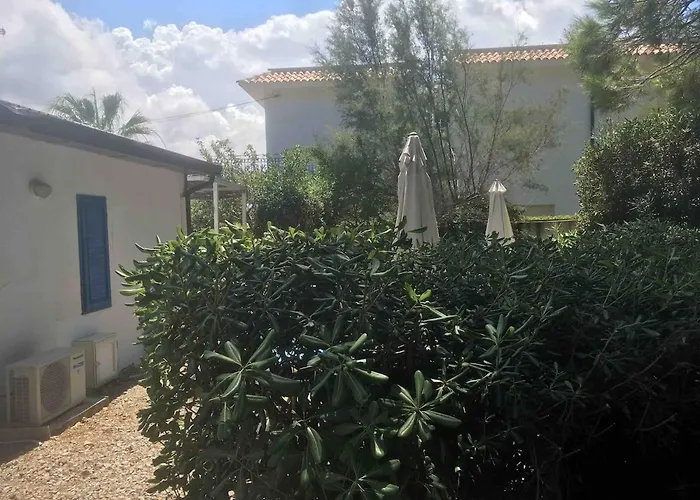 Ville con la piscina privata a Isola delle Femmine