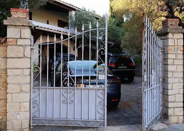Logement climatisé avec piscine sur les hauteurs de Toulon