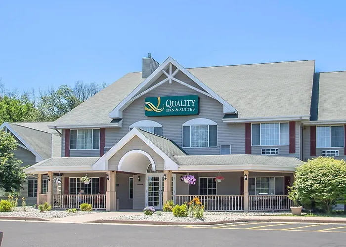 Quality Inn & Suites East Troy I-43
