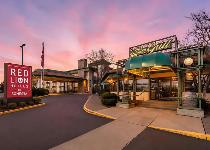Rogue Regency Inn Airport
