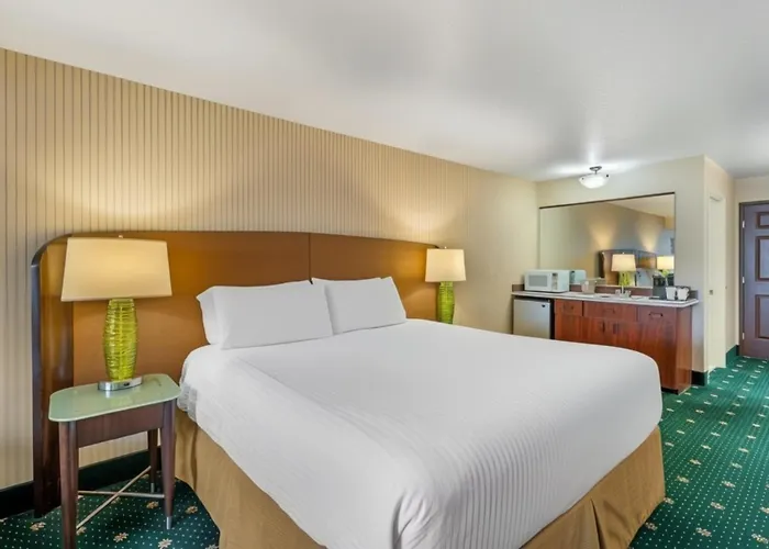 Red Lion Hotel Rogue Regency Medford Airport