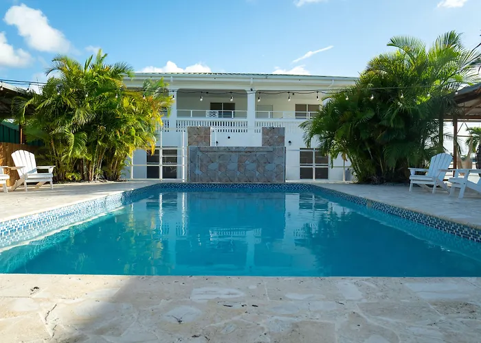 El Flamingo Beach Club