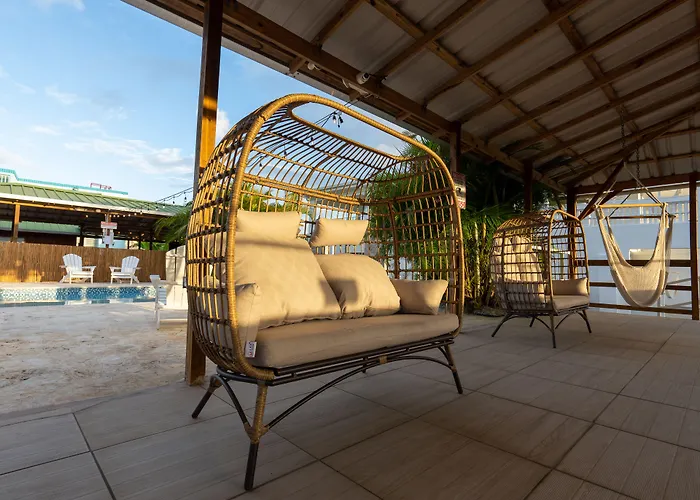 El Flamingo Beach Club