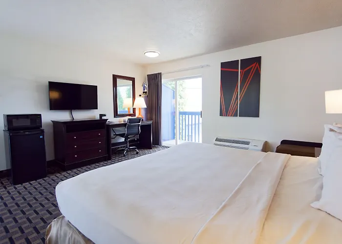 Silverstone Inn North Spokane