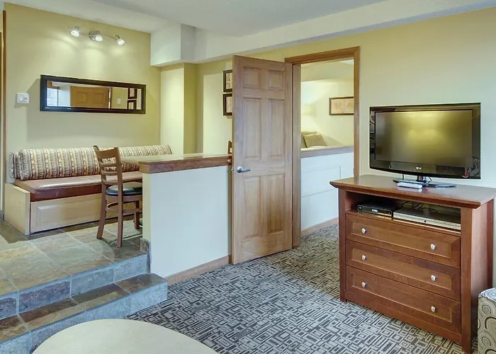 Mountain Side Hotel Whistler By Executive