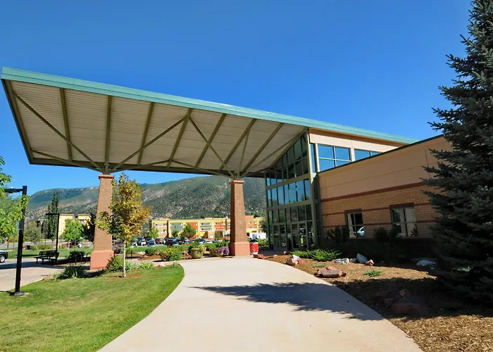 Glenwood Springs Hotels With Pool
