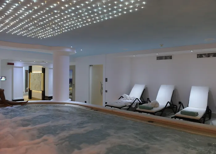 Hotel con piscina a Riva del Garda