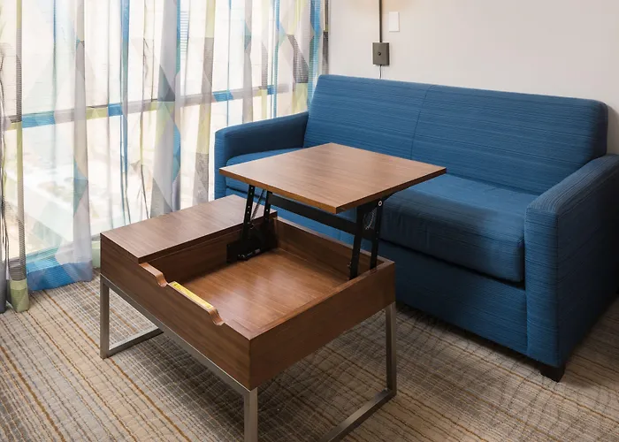 Holiday Inn Express & Suites Springfield By Ihg