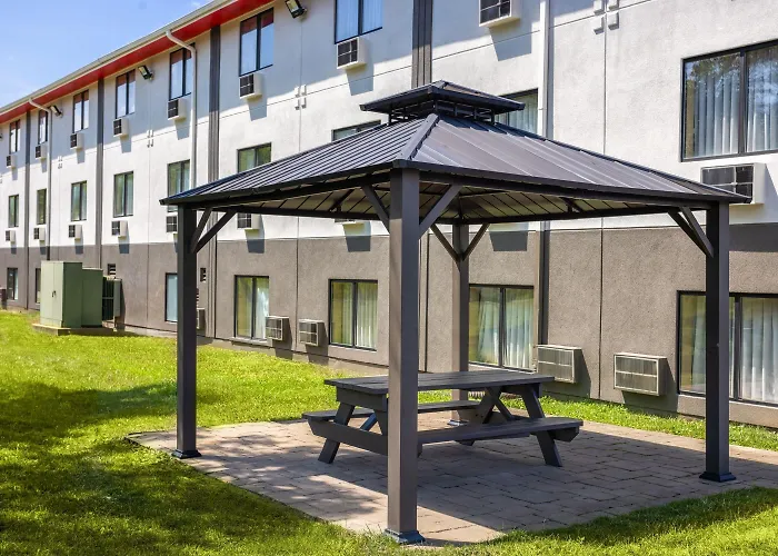 Super 8 By Wyndham St. Clairsville Oh/Wheeling Wv Area