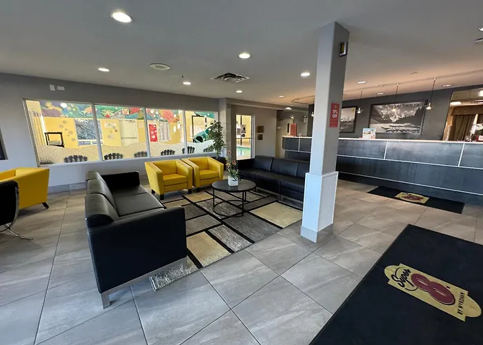Super 8 By Wyndham Edmonton South