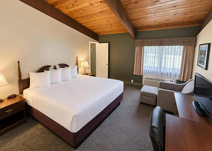 Skyline Hotel Lake George