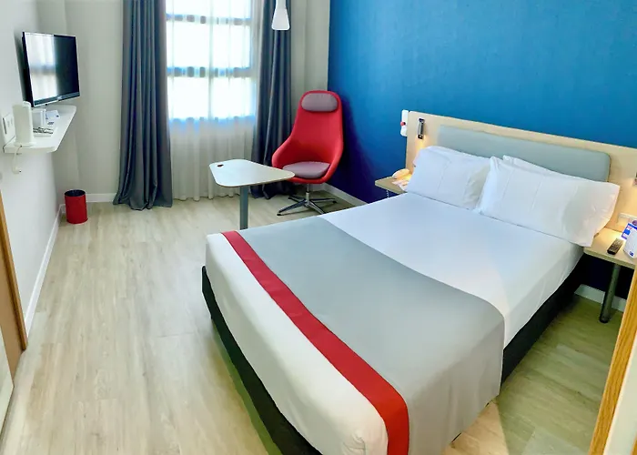 Holiday Inn Express Ciudad de las Ciencias, an IHG Hotel