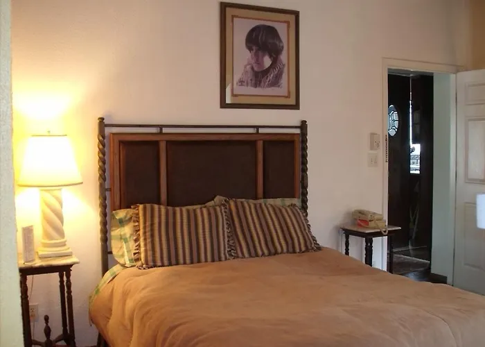 Lundeen Inn Of The Arts