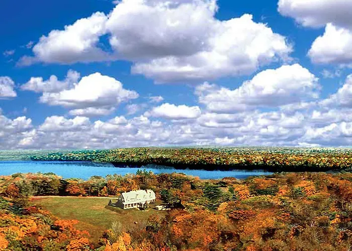 Inn At Lake Joseph