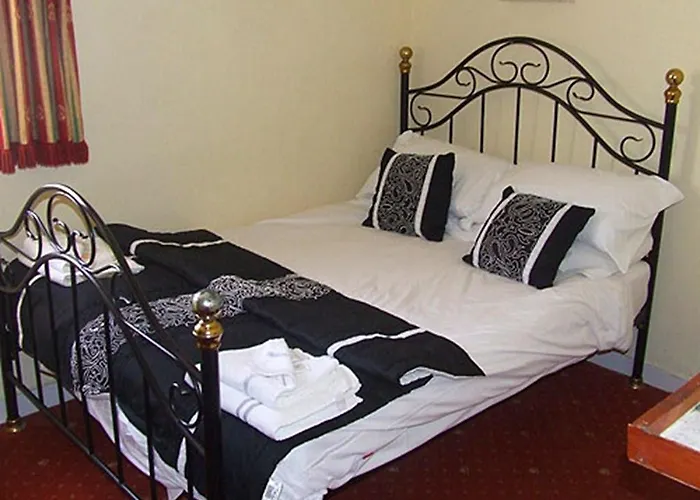 The Woodfield Hotel , Indoor Heated Swimming Pool, Spacious Lounge And Bar
