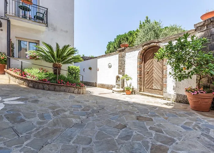 Hotel La Pergoletta SantʼAgata sui Due Golfi
