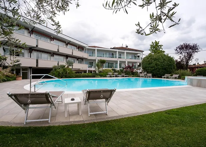 Hotel con piscina a Lazise
