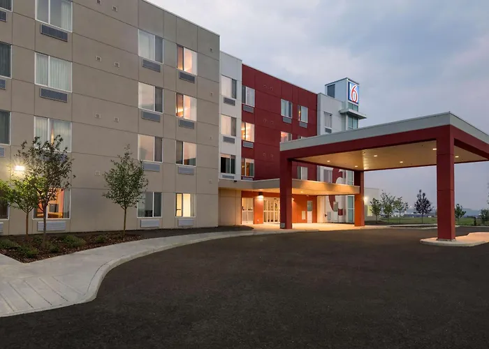 Motel 6 Airdrie