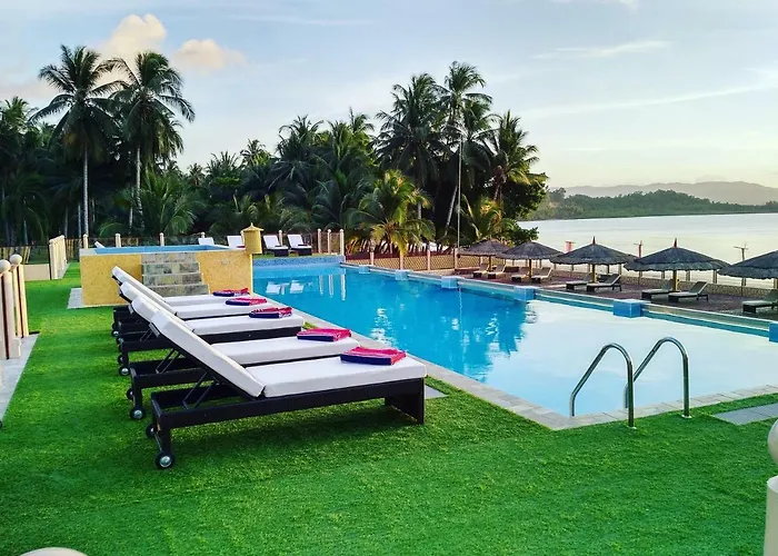 Foxy'S Beach Resort