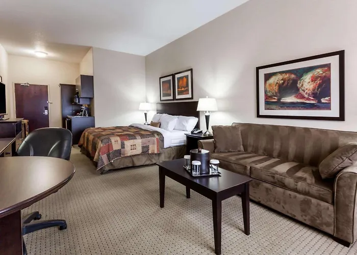 Ramada By Wyndham Westlock Hotel