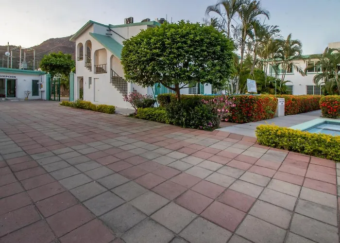 Hotel Parotas Manzanillo