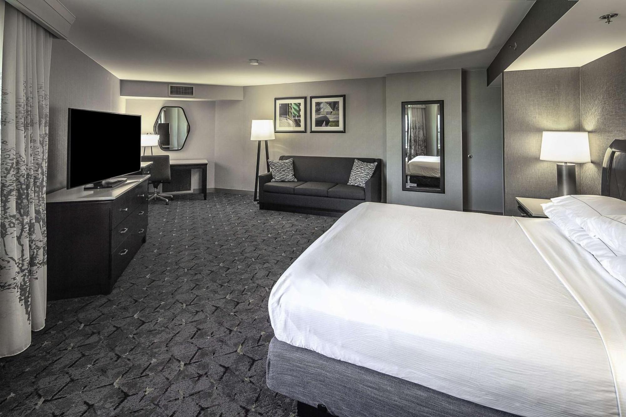 Doubletree By Hilton Modesto Hotel